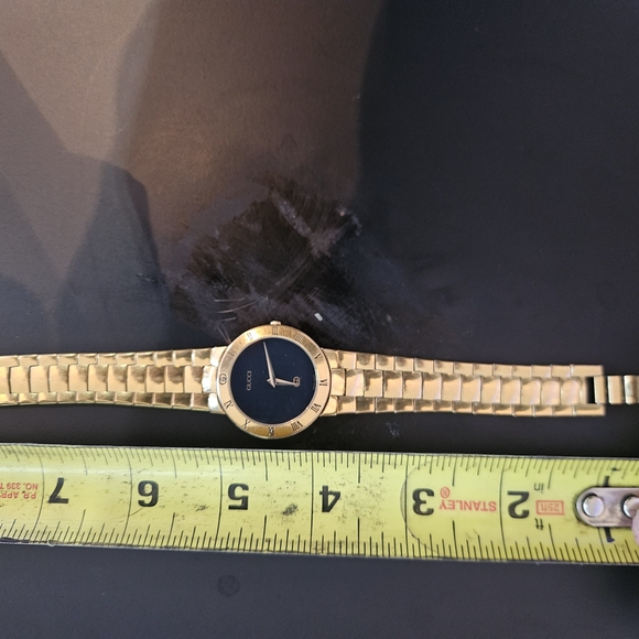Gucci Gold and Black Watch - Picture 2 of 3